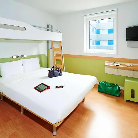 Hotel Ibis Budget Laval Bonchamp Les Laval Exterior photo