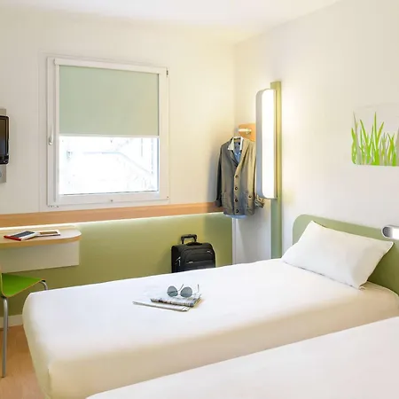 Hotel Ibis Budget Laval Bonchamp Les Laval Exterior photo